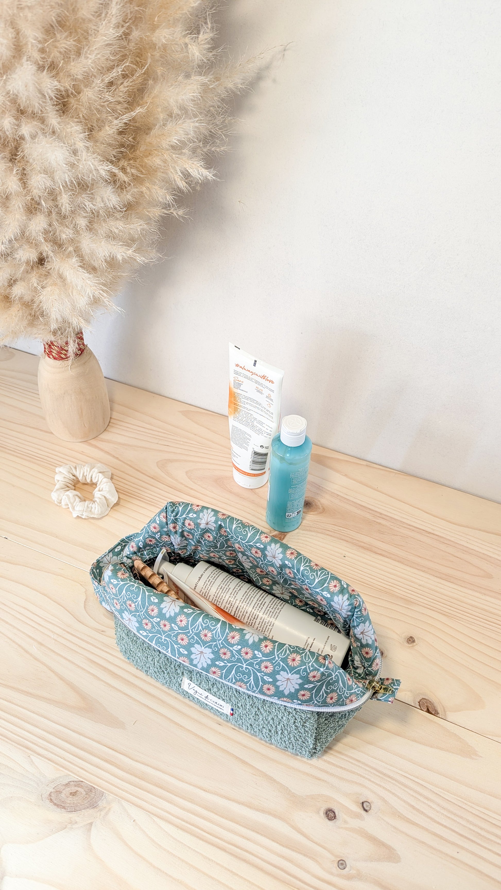 Grande trousse de toilette en éponge - plusieurs coloris