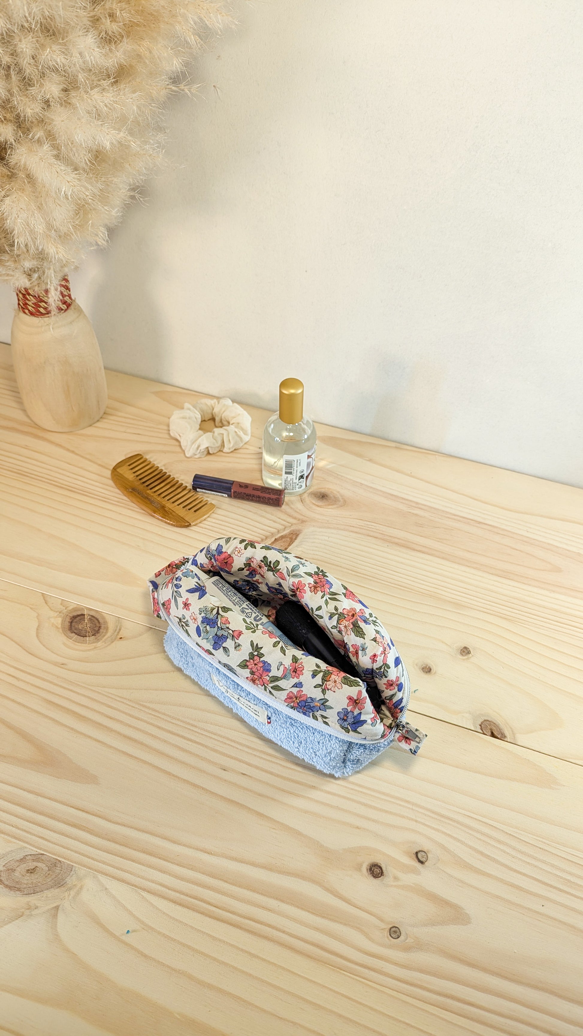 Petite trousse de toilette en éponge - plusieurs coloris