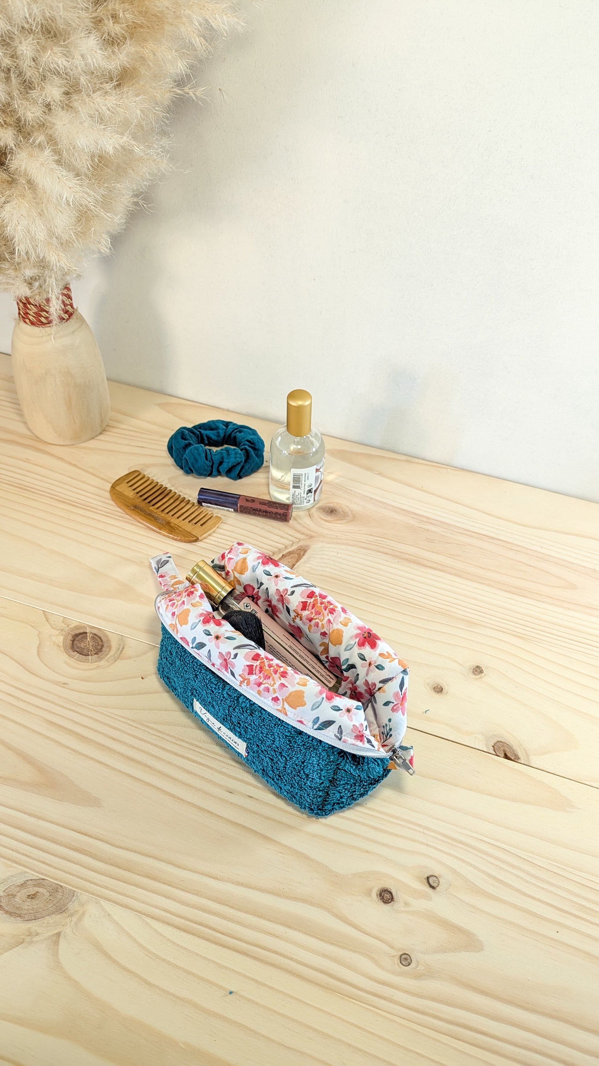 Petite trousse de toilette en éponge - plusieurs coloris