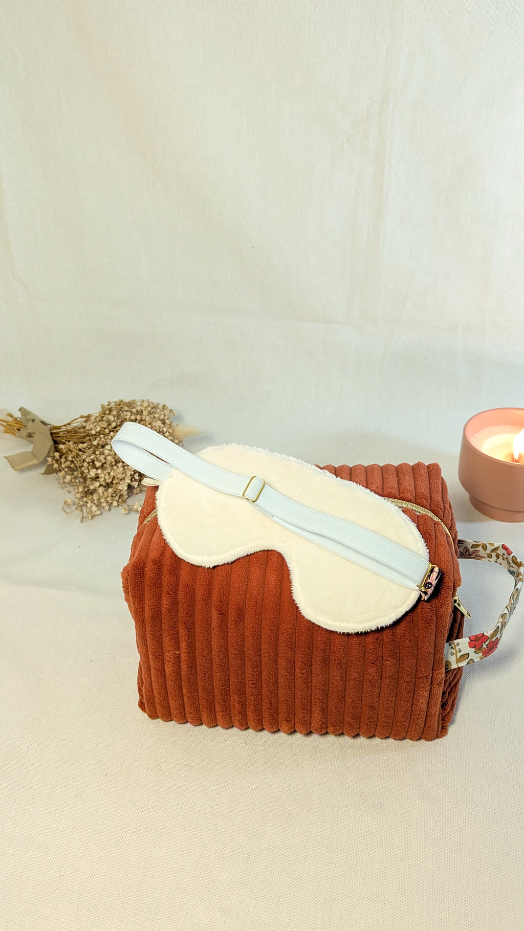 Masque de nuit Fleurs rose fond marine