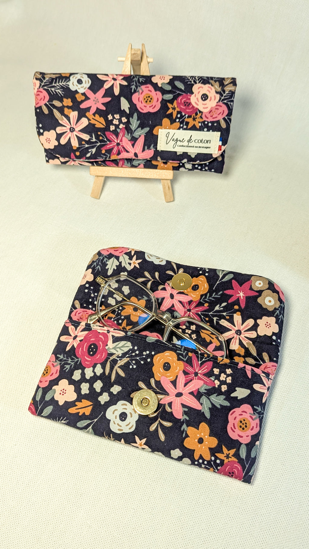 Etui à lunettes Fleurs rose fond marine