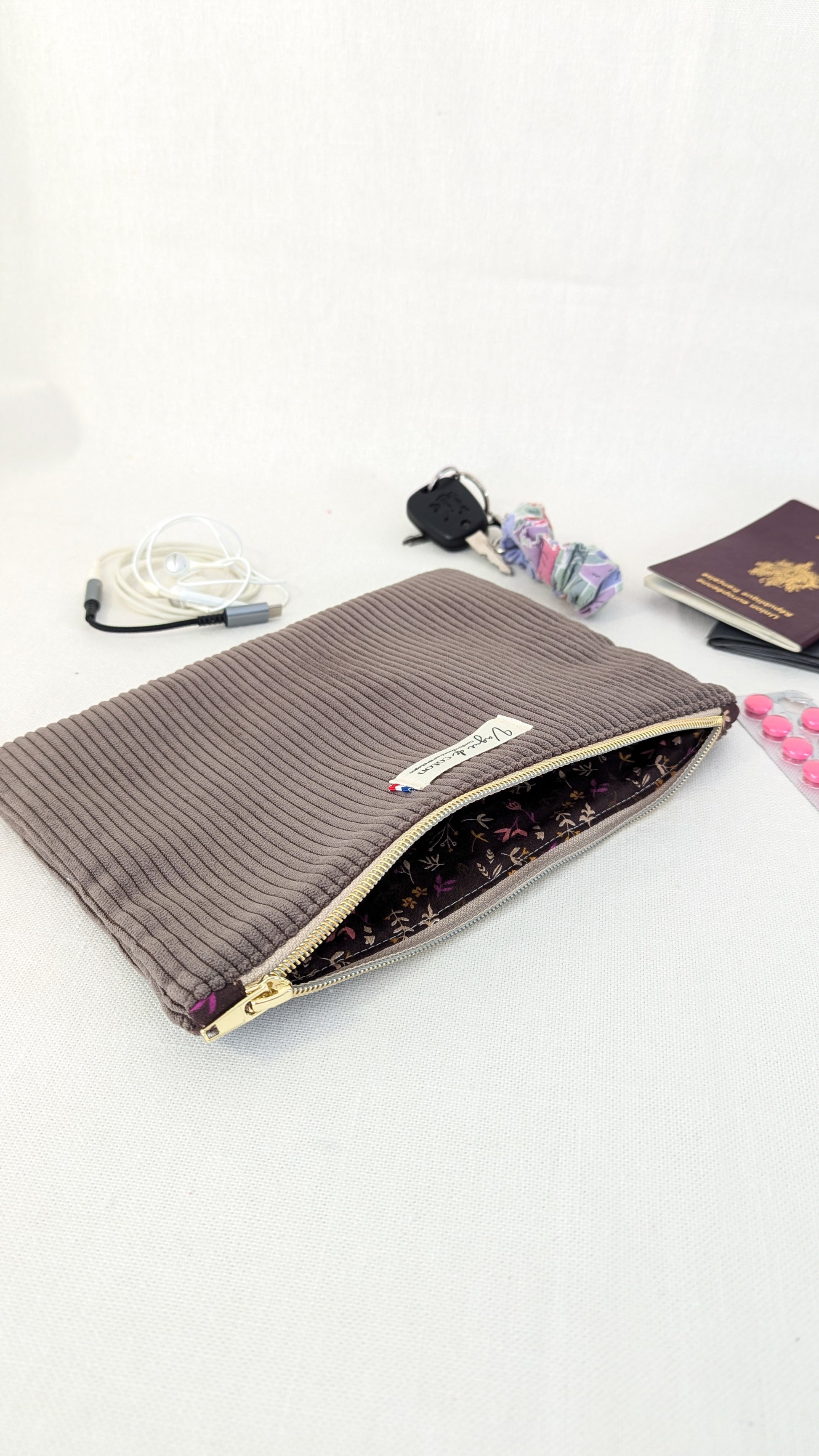 Pochette plate taille L - plusieurs coloris