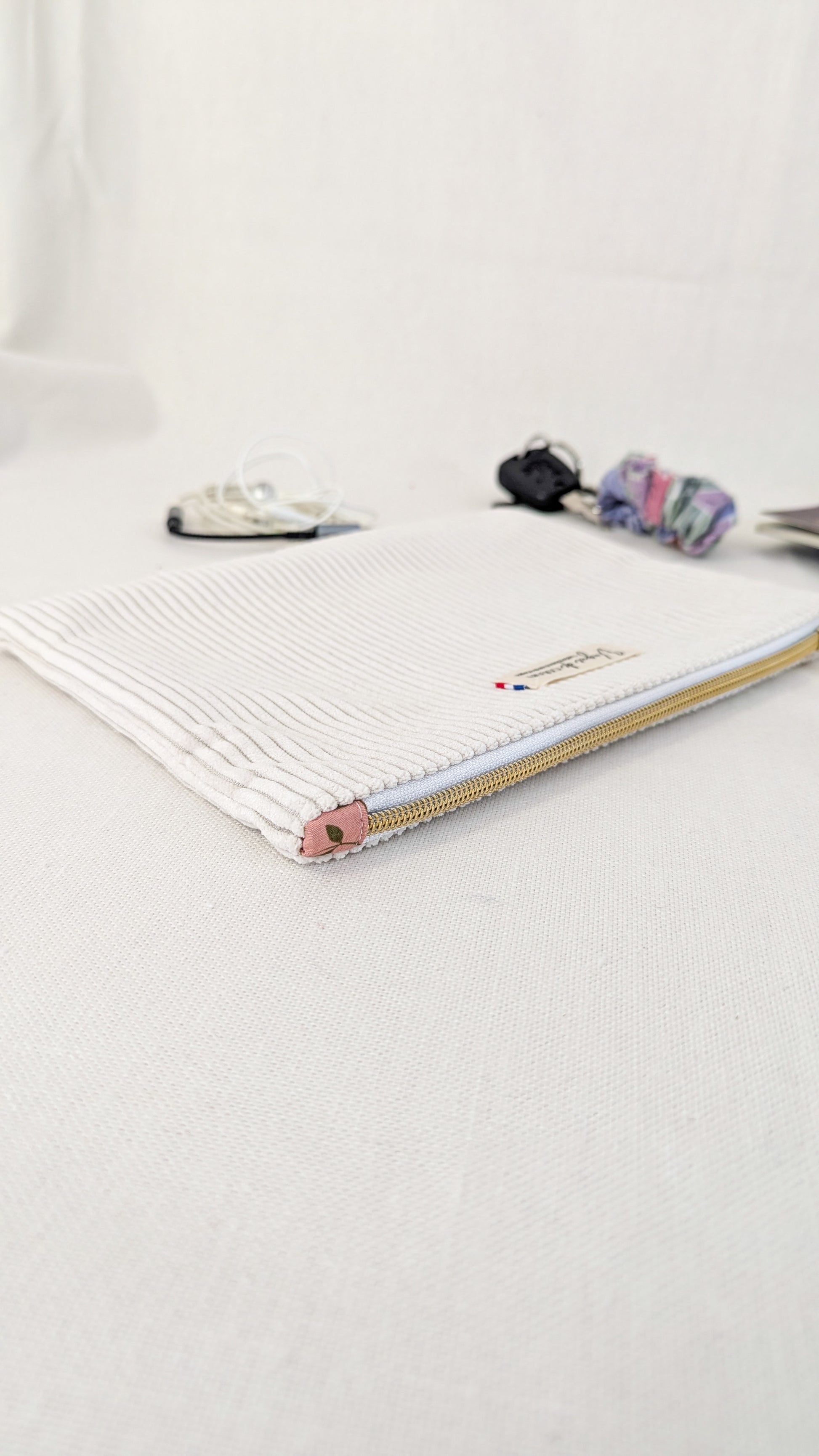 Pochette plate taille L - plusieurs coloris