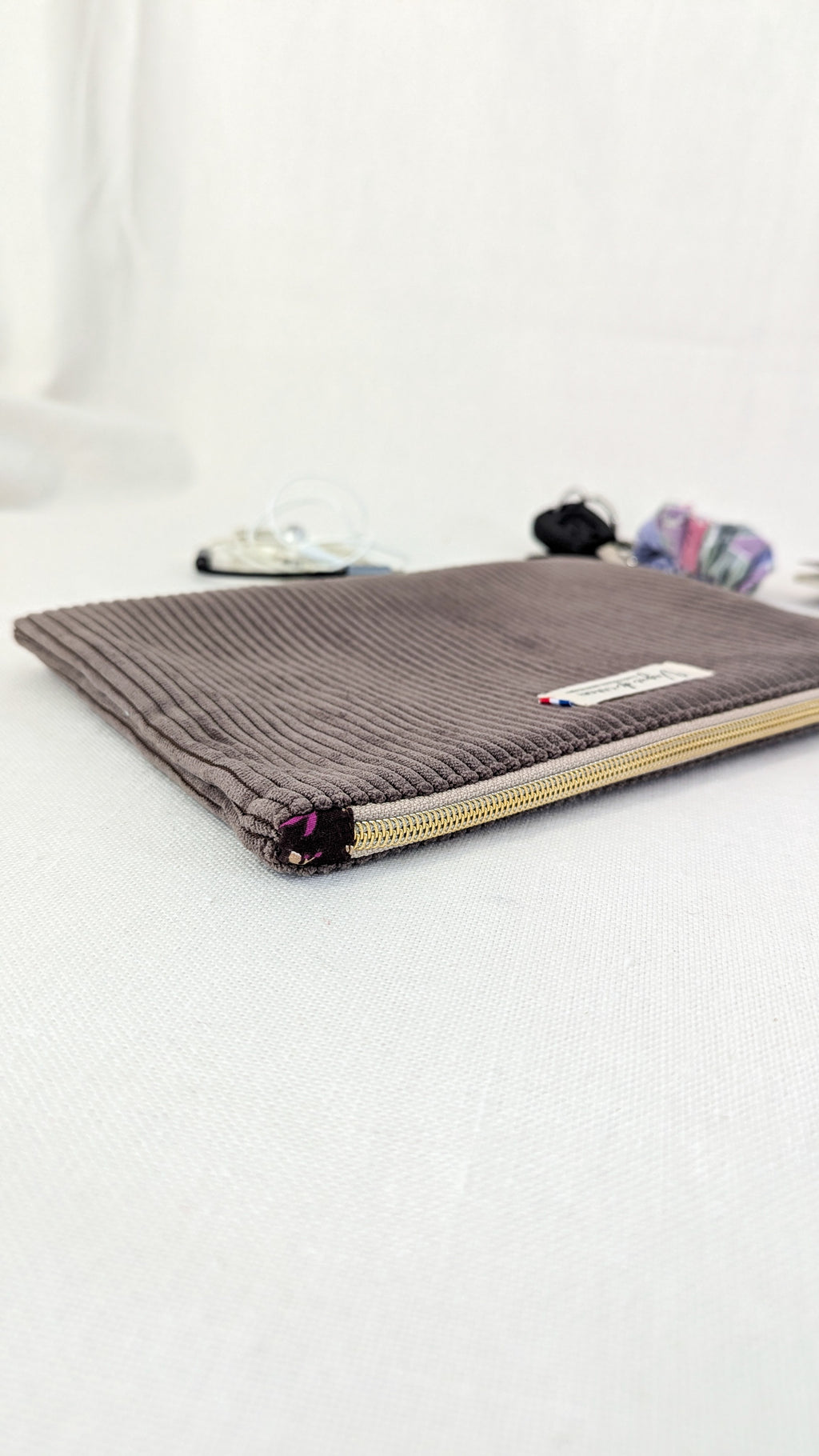 Pochette plate taille L - plusieurs coloris