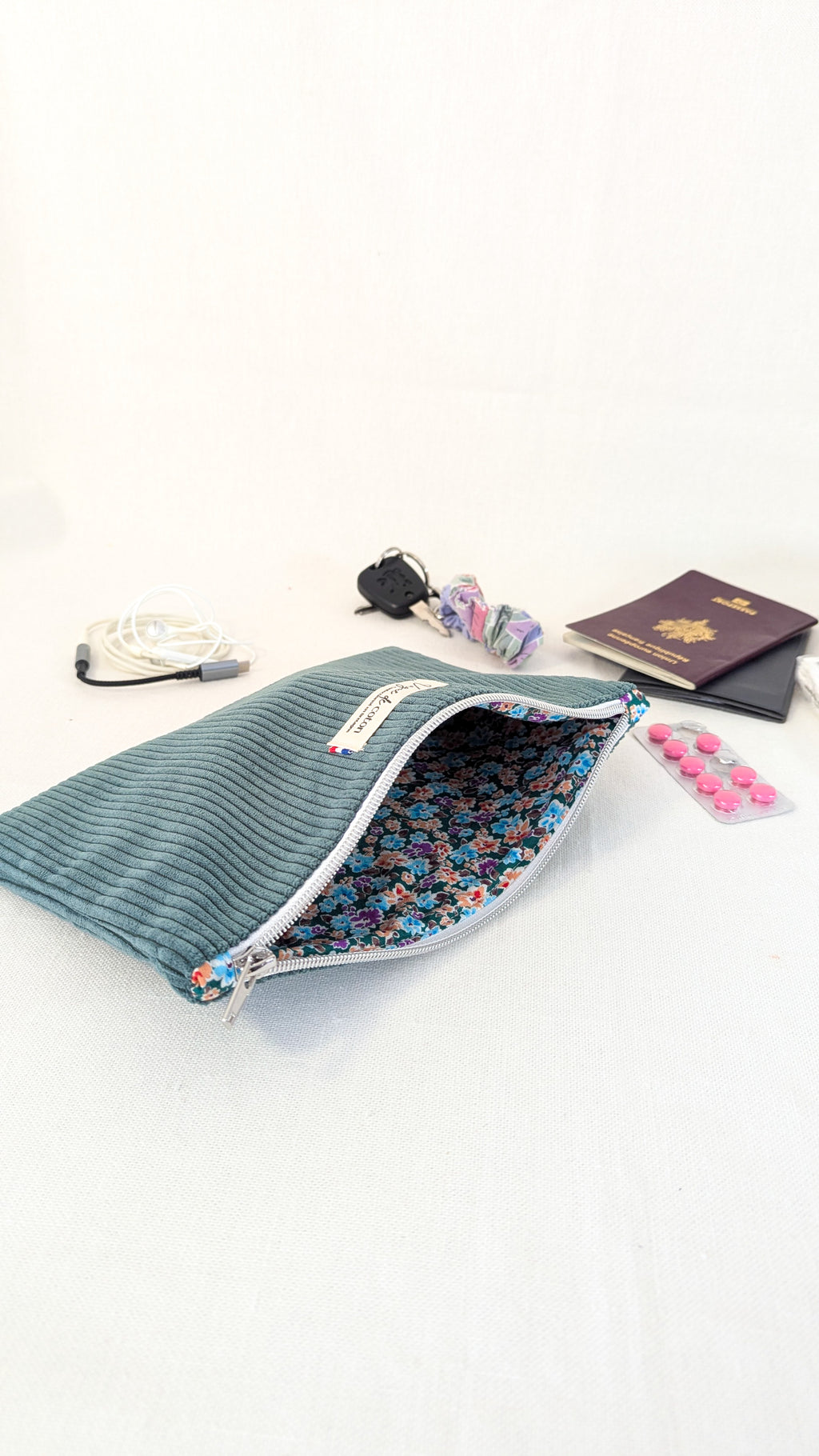 Pochette plate taille L - plusieurs coloris