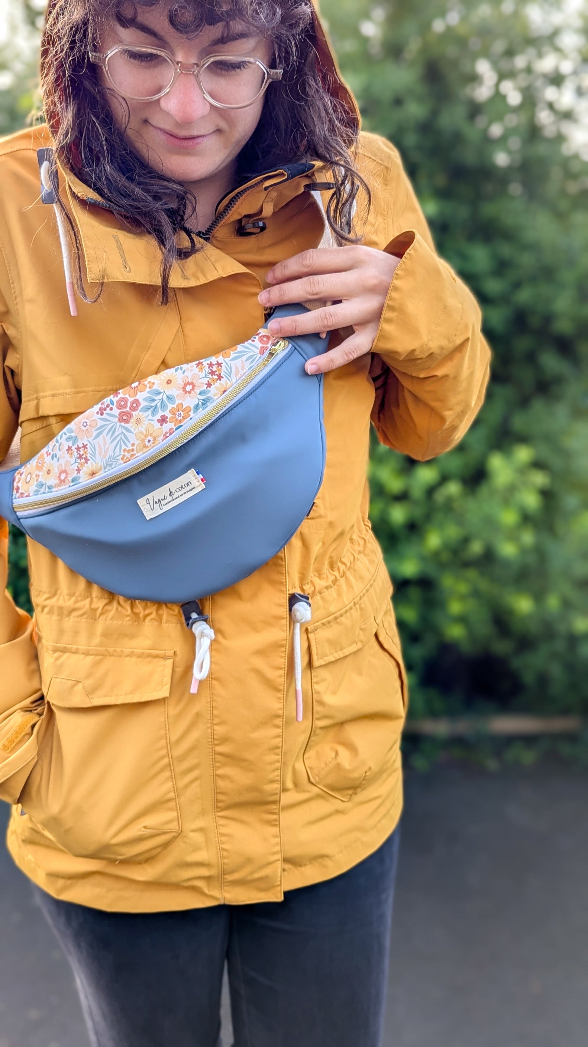 Sac banane déperlant avec poche arrière - plusieurs coloris