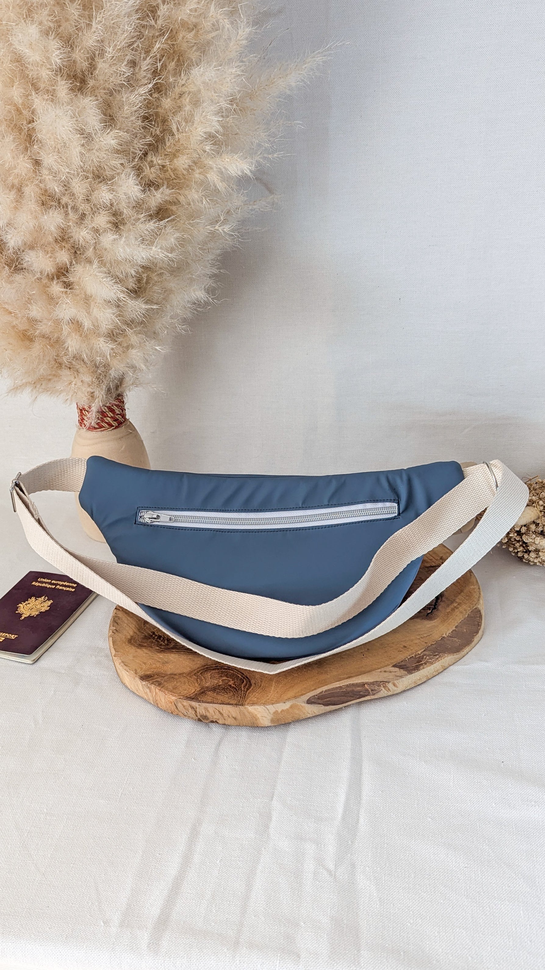 Sac banane déperlant avec poche arrière - plusieurs coloris