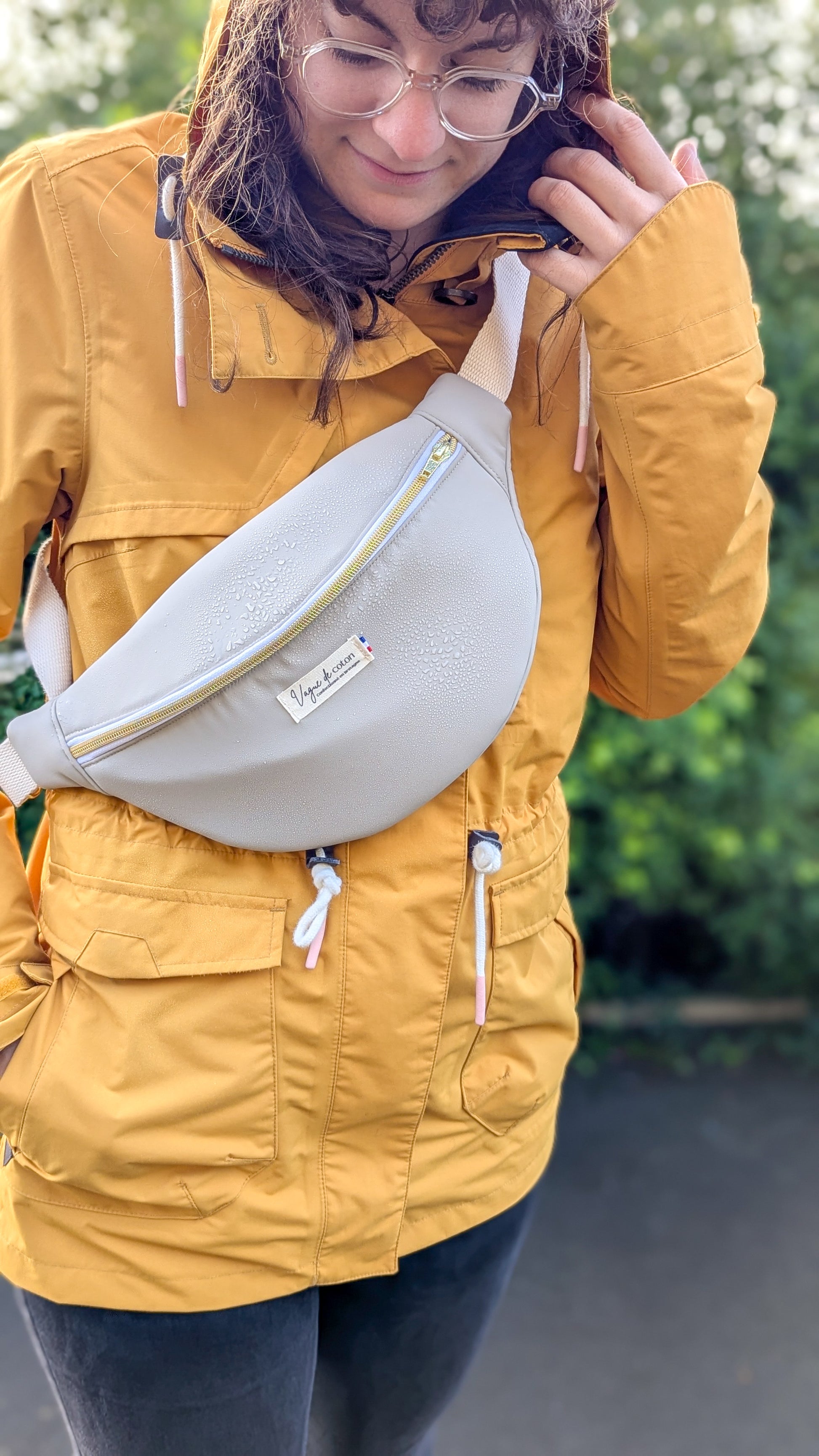 Sac banane déperlant avec poche arrière - plusieurs coloris