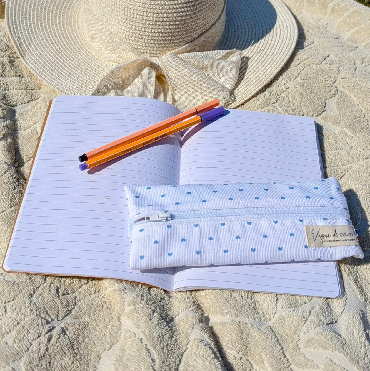 Trousse avec élastique Coeurs bleus