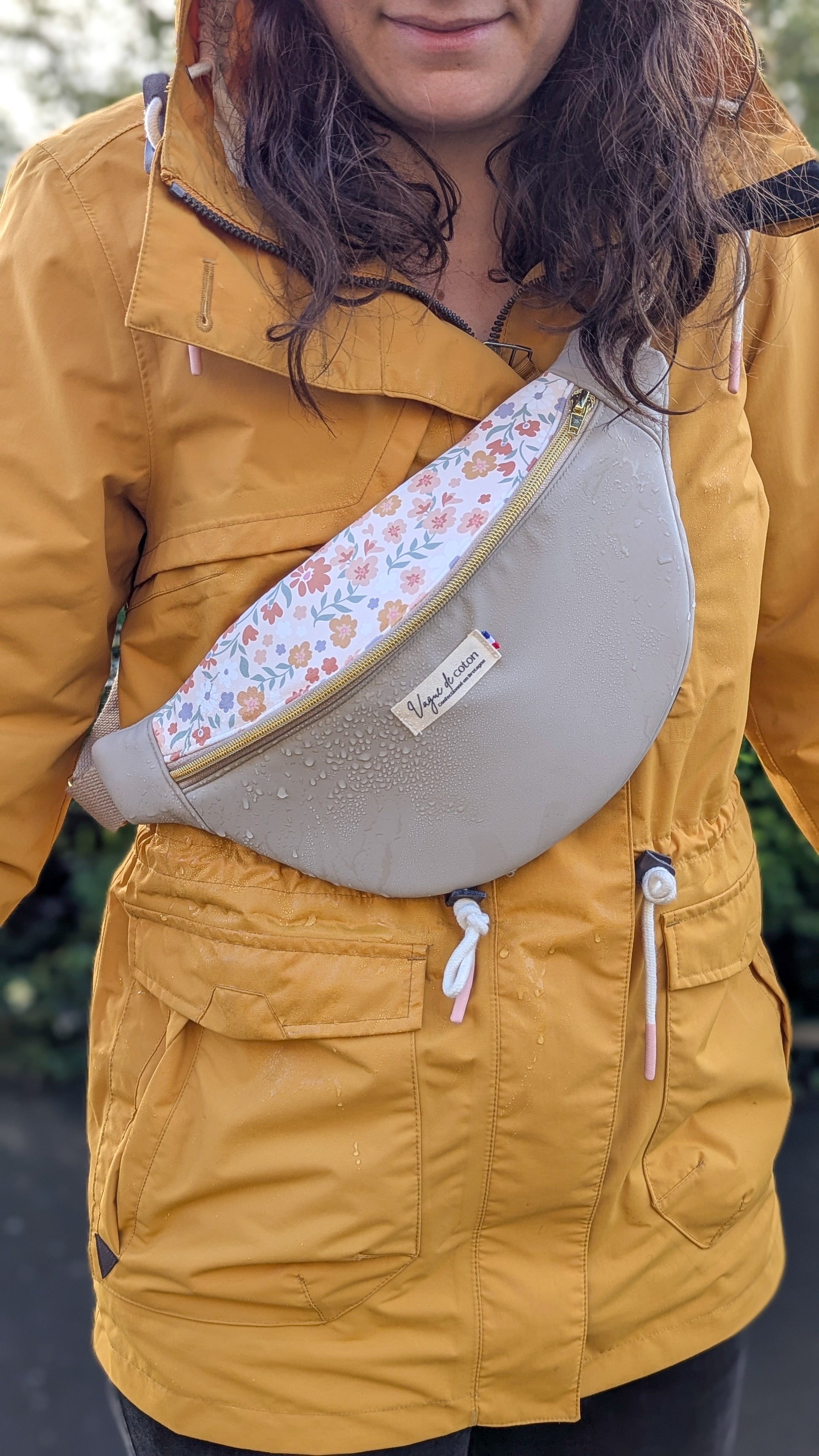 Sac banane déperlant avec poche arrière - plusieurs coloris
