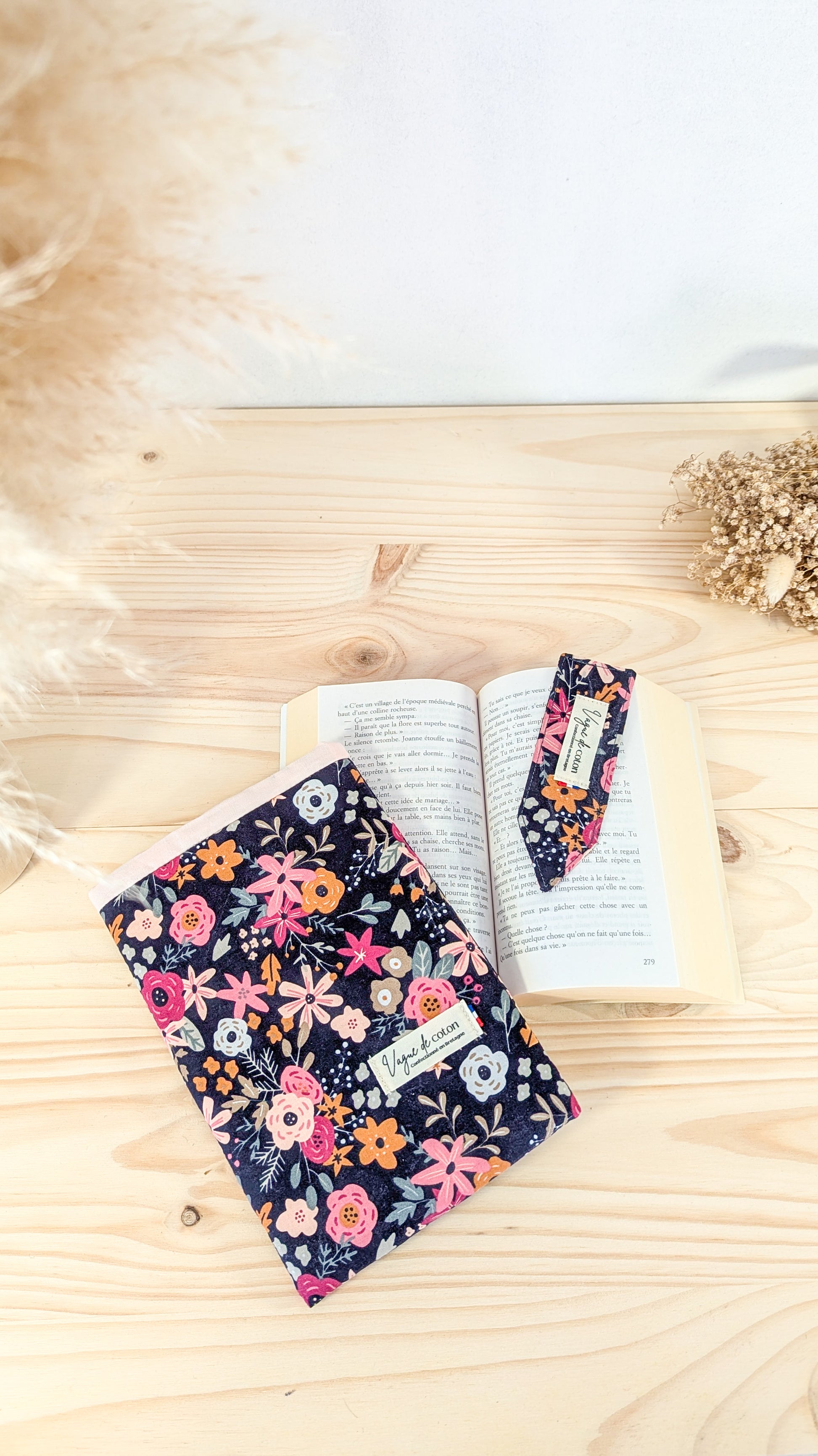 Pochette à livre Fleurs rose fond marine