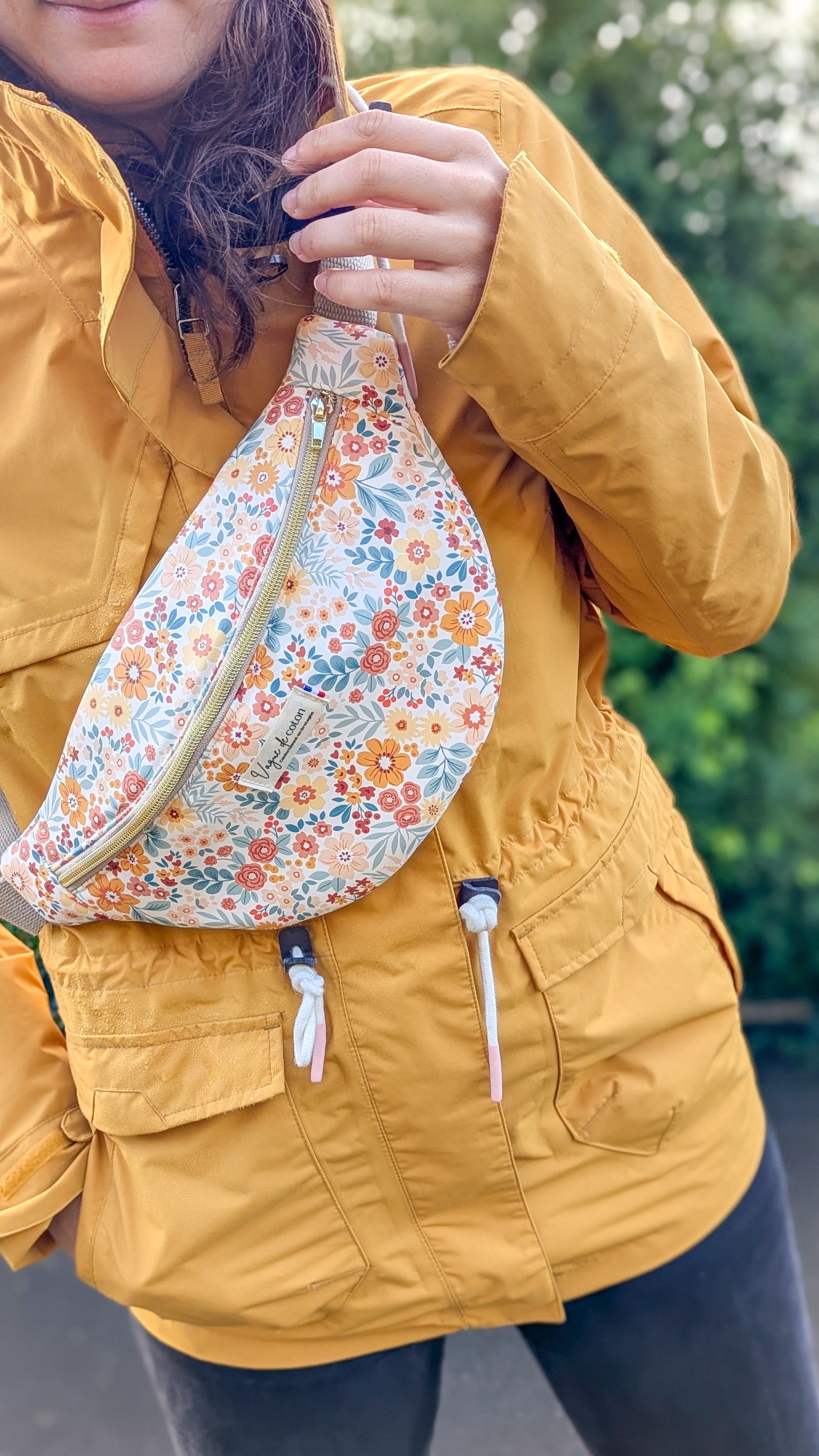 Sac banane déperlant avec poche arrière - plusieurs coloris